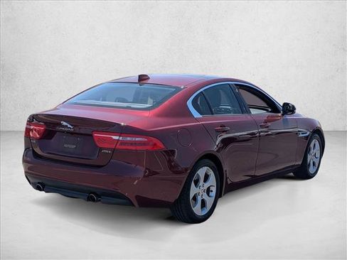 Used 2017 Jaguar XE RWD image 5