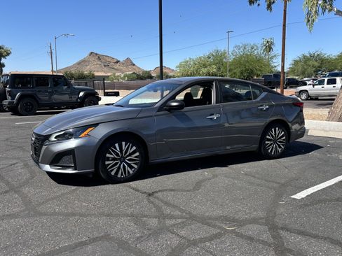 Used 2025 Nissan Altima 2.5 SV FWD image 6