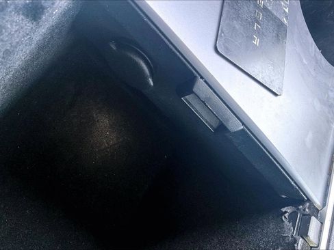 Used 2021 Tesla Model Y Long Range image 30