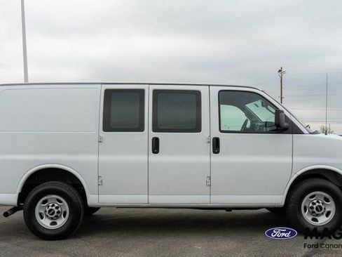 Used 2024 GMC Savana 2500 w/ Driver Convenience Package RWD image 5