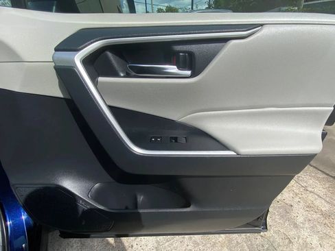 Used 2019 Toyota RAV4 XLE w/ Carpet Mat Package AWD/4WD image 20