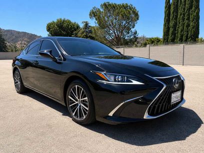 Used 2025 Lexus ES 300h w/ Premium Package