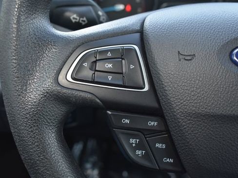 Used 2018 Ford Focus SE w/ SE Appearance Package image 21