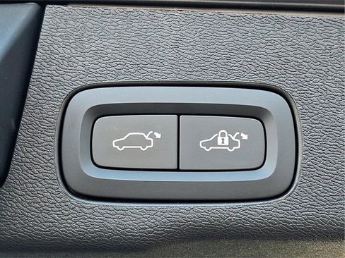 Used 2024 Volvo XC60 T8 Ultimate w/ Protection Package Premier image 29