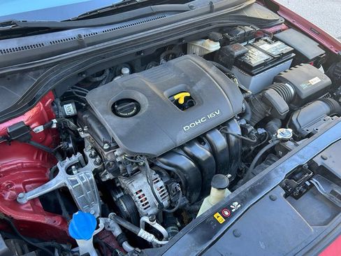 Used 2017 Hyundai Elantra Limited w/ Limited Tech Package 04 FWD image 25
