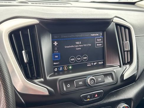 Used 2024 GMC Terrain SLE image 17