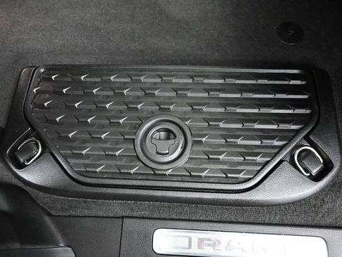 Used 2022 RAM 1500 Laramie AWD/4WD image 39