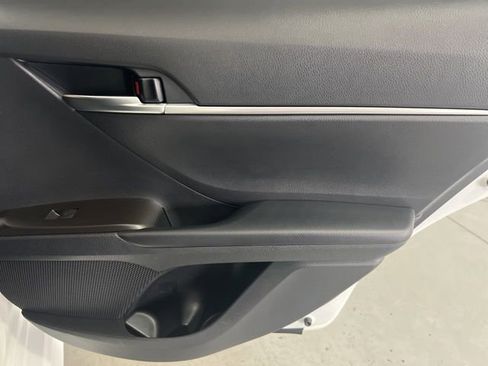 Used 2021 Toyota Camry SE image 16