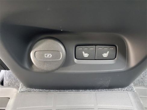 New 2026 Volvo XC40 B5 Plus w/ Protection Package Premier image 32