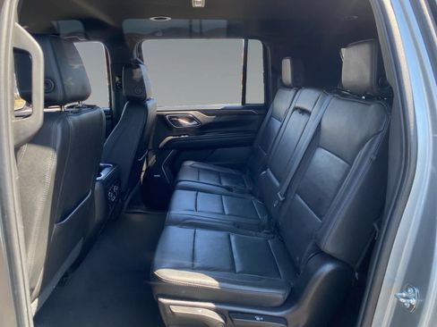 Used 2024 Chevrolet Suburban LT RWD image 13