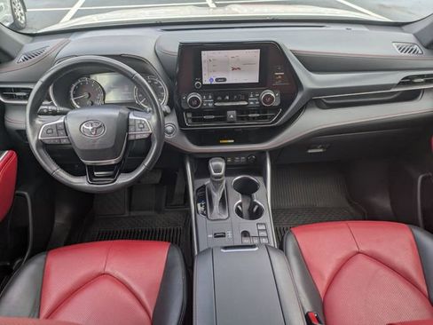 Used 2023 Toyota Highlander XSE FWD image 17