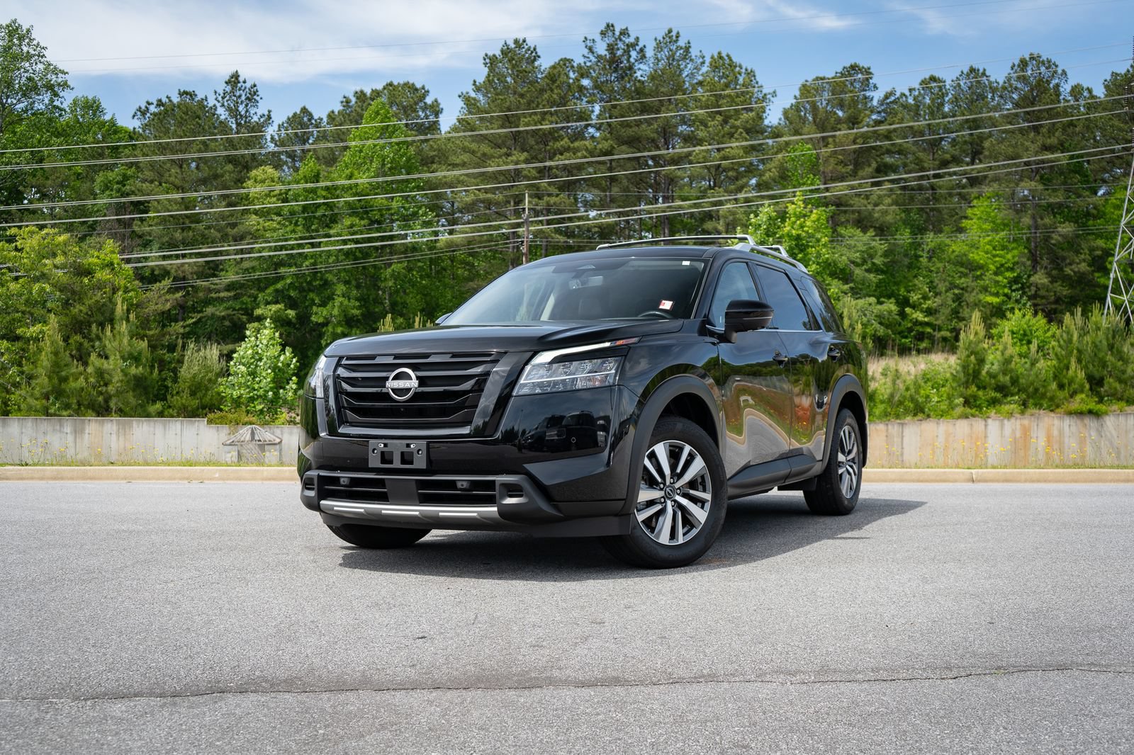 Used 2024 Nissan Pathfinder SL w/ Black Appearance Package FWD image 1