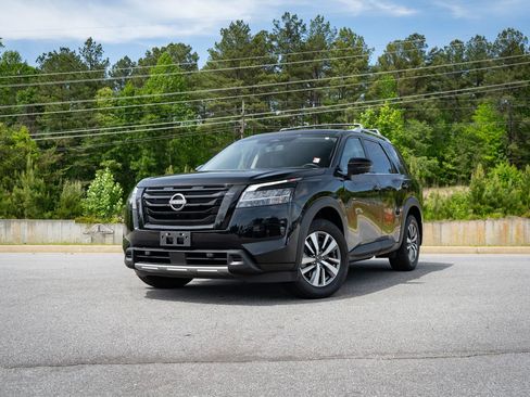 Used 2024 Nissan Pathfinder SL w/ Black Appearance Package FWD image 1