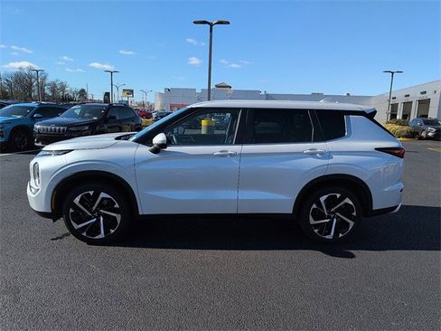 Used 2022 Mitsubishi Outlander SE image 4