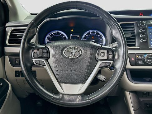 Used 2018 Toyota Highlander XLE image 10