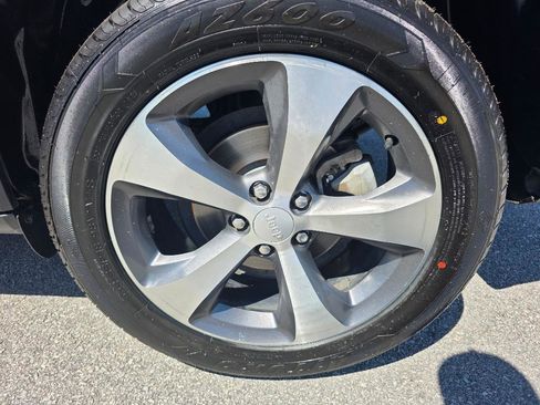 Used 2020 Jeep Cherokee Limited image 20