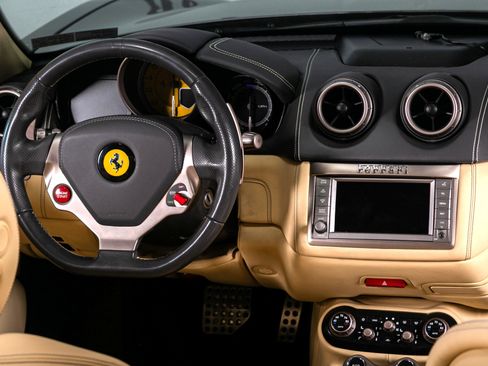 Used 2011 Ferrari California image 31