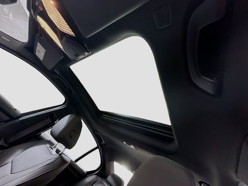 Used 2025 BMW 330i Sedan w/ M Sport Package image 41