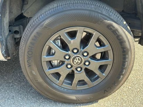 Used 2025 Toyota 4Runner SR5 AWD/4WD image 16