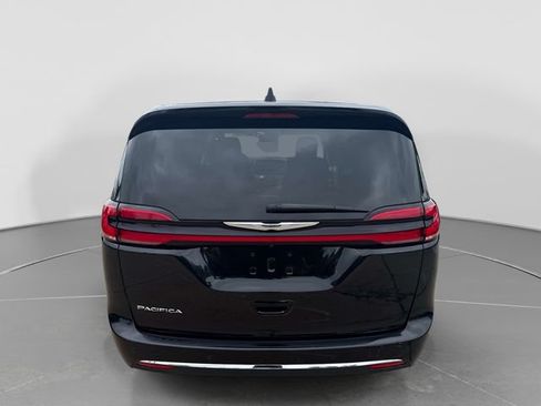 Used 2023 Chrysler Pacifica Touring-L FWD image 7