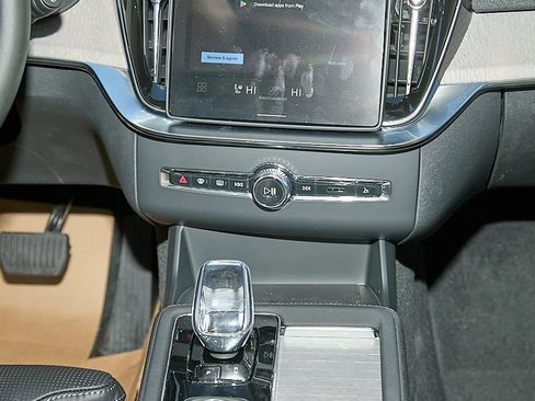 New 2026 Volvo XC90 B5 Ultra w/ Protection Package image 31