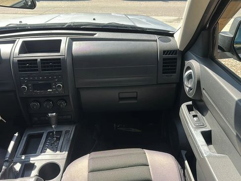 Used 2008 Dodge Nitro SXT image 28