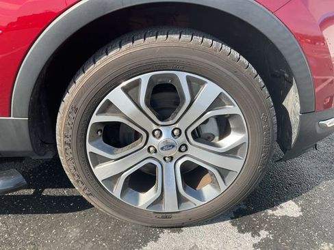 Used 2019 Ford Explorer Limited w/ Limited Luxury Package AWD/4WD image 19