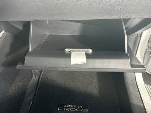 Used 2023 Toyota Corolla Cross XLE w/ Convenience Package AWD/4WD image 32