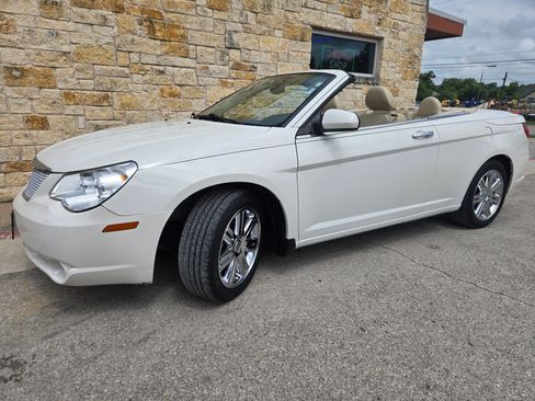 Used 2008 Chrysler Sebring Limited w/ Luxury Group FWD image 2
