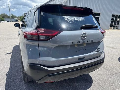 Used 2023 Nissan Rogue SV w/ SV Premium B Package FWD image 10