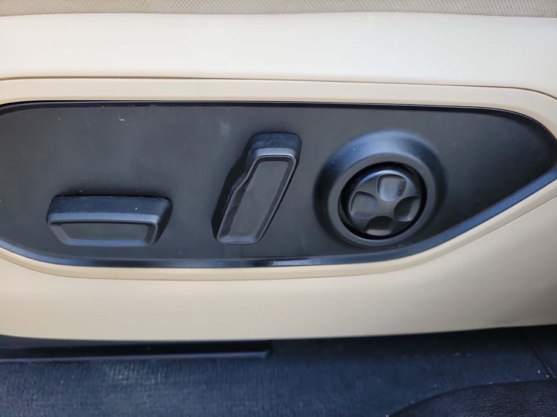 Used 2023 Jeep Grand Cherokee 4WD 4xe image 28