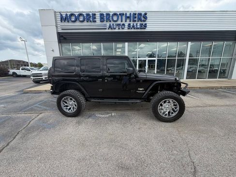 Used 2014 Jeep Wrangler Unlimited Sahara w/ Max Tow Package AWD/4WD image 1
