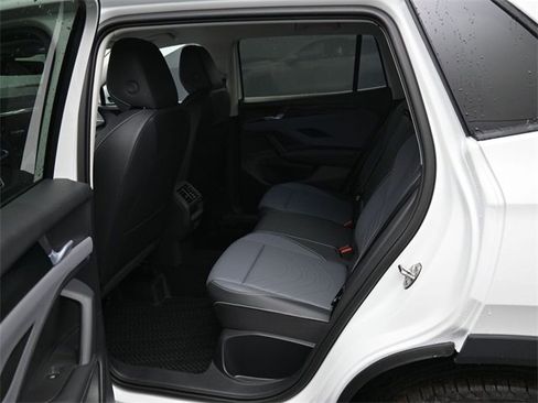 New 2026 Volkswagen Tiguan SE image 11