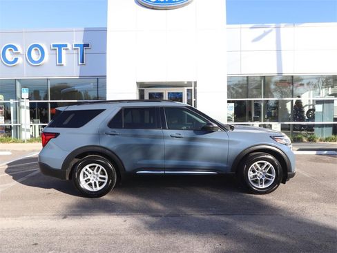 Used 2025 Ford Explorer Active image 13