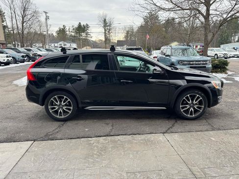 Used 2016 Volvo V60 T5 Cross Country w/ Convenience Package image 6