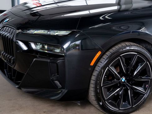 Used 2023 BMW 760i xDrive w/ Executive Package image 12