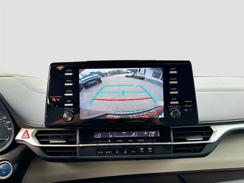 Used 2024 Toyota Sienna LE image 13