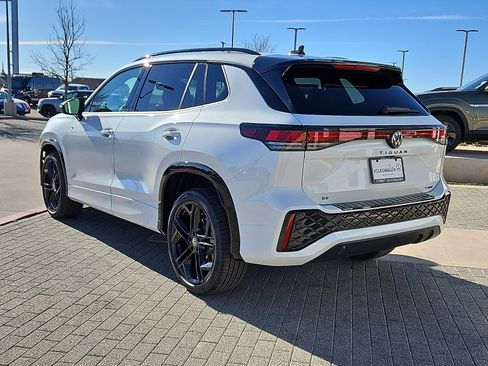New 2025 Volkswagen Tiguan SE R-Line image 2