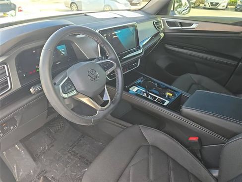 Used 2024 Volkswagen Atlas Cross Sport SE FWD image 16