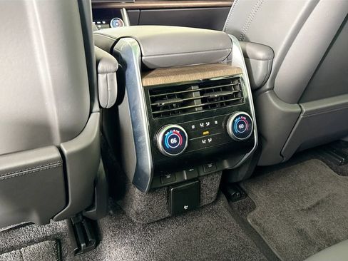 Used 2023 Land Rover Range Rover Autobiography AWD/4WD image 16