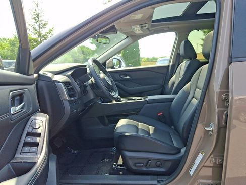 Certified 2024 Nissan Rogue SV w/ SV Premium Package AWD/4WD image 13
