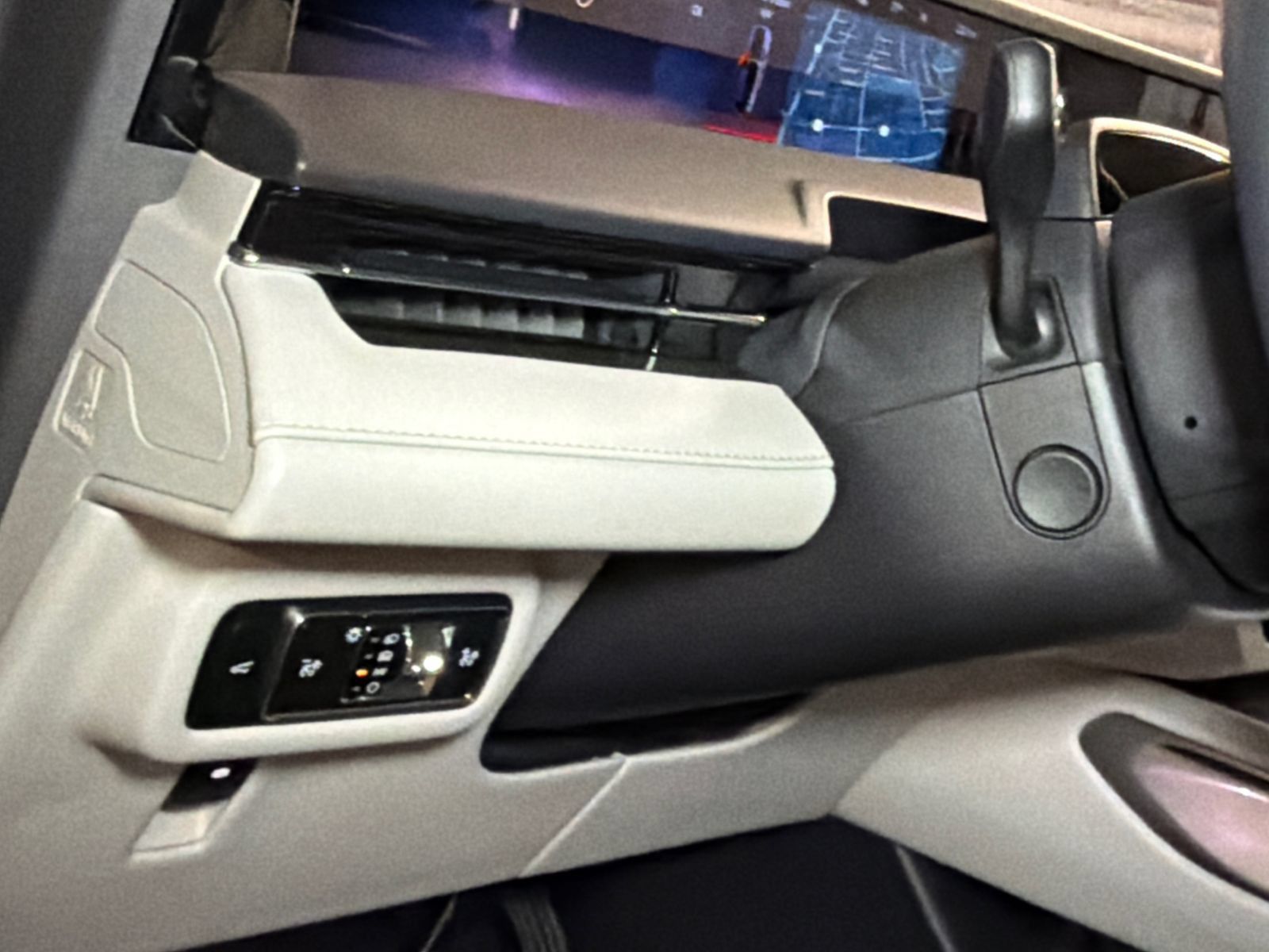 New 2026 Lincoln Nautilus Premier AWD/4WD image 17