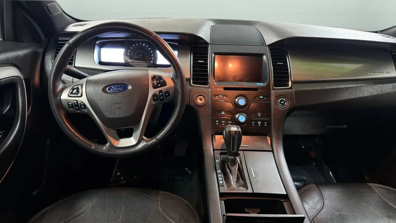 Used 2014 Ford Taurus SEL w/ Equipment Group 201A FWD image 10