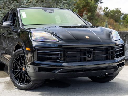 New 2026 Porsche Cayenne Coupe AWD/4WD image 9