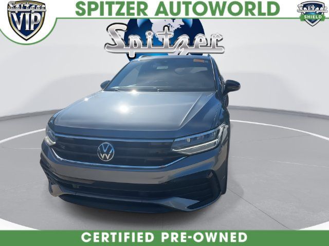 Used 2023 Volkswagen Tiguan SE R-Line AWD/4WD image 3