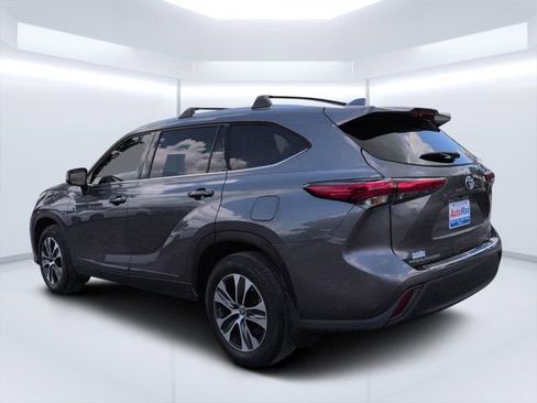 Used 2021 Toyota Highlander XLE FWD image 5