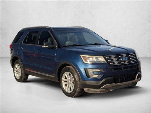 Used 2016 Ford Explorer XLT w/ Equipment Group 201A image 3