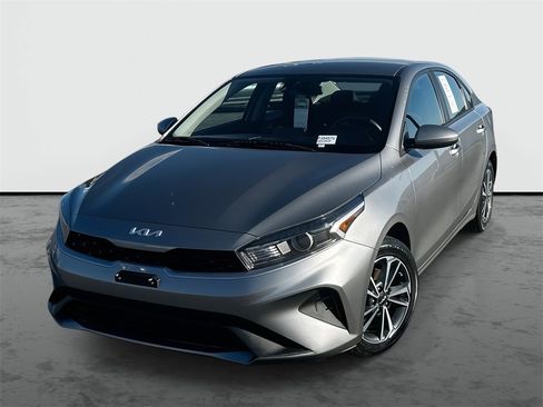 Used 2023 Kia Forte LXS image 1