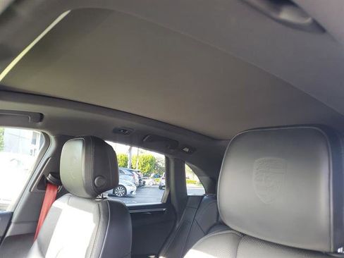 Used 2020 Porsche Macan S image 47