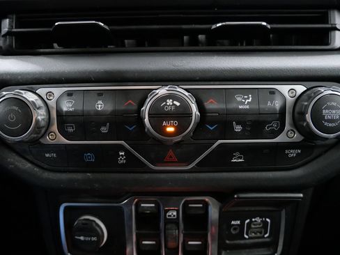 Used 2024 Jeep Wrangler Unlimited Sahara AWD/4WD image 20